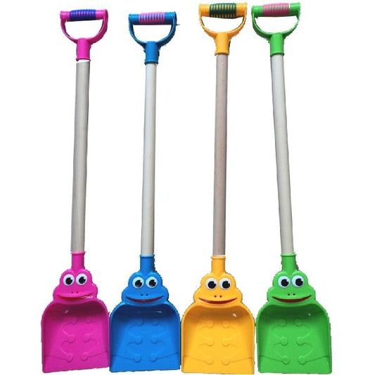 Basic Plastic Schep Kikker Met Houten Steel 76Cm Default Title Strandsets/Emmersets Joy&Bloom