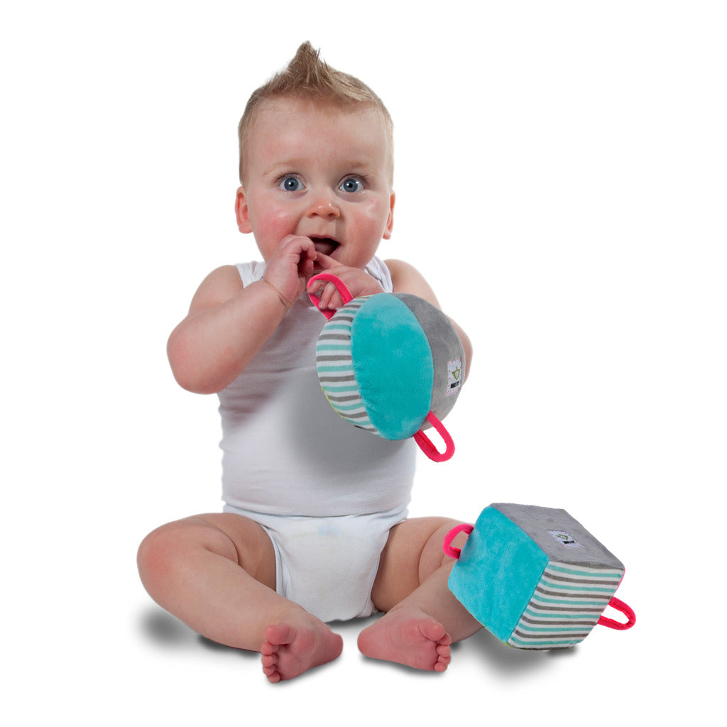 Angel Toys Rammelaar Kubus Met Belletje 11 Cm Rammelaars Joy&Bloom